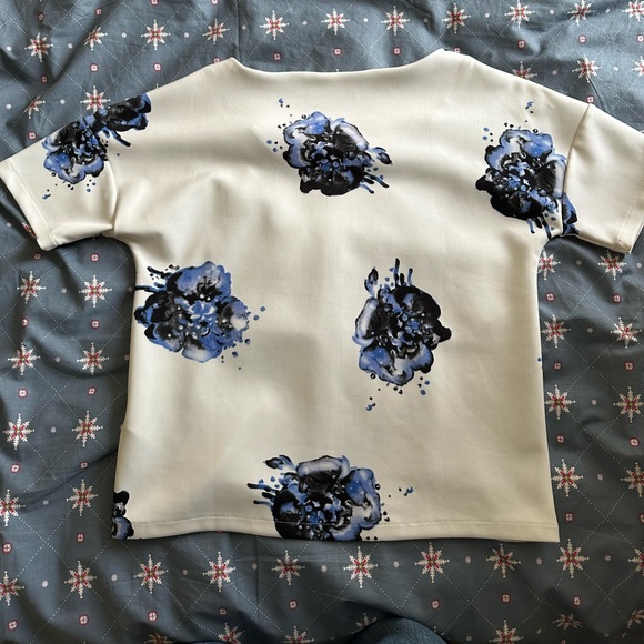 Soft floral blouse - Picture 2 of 2